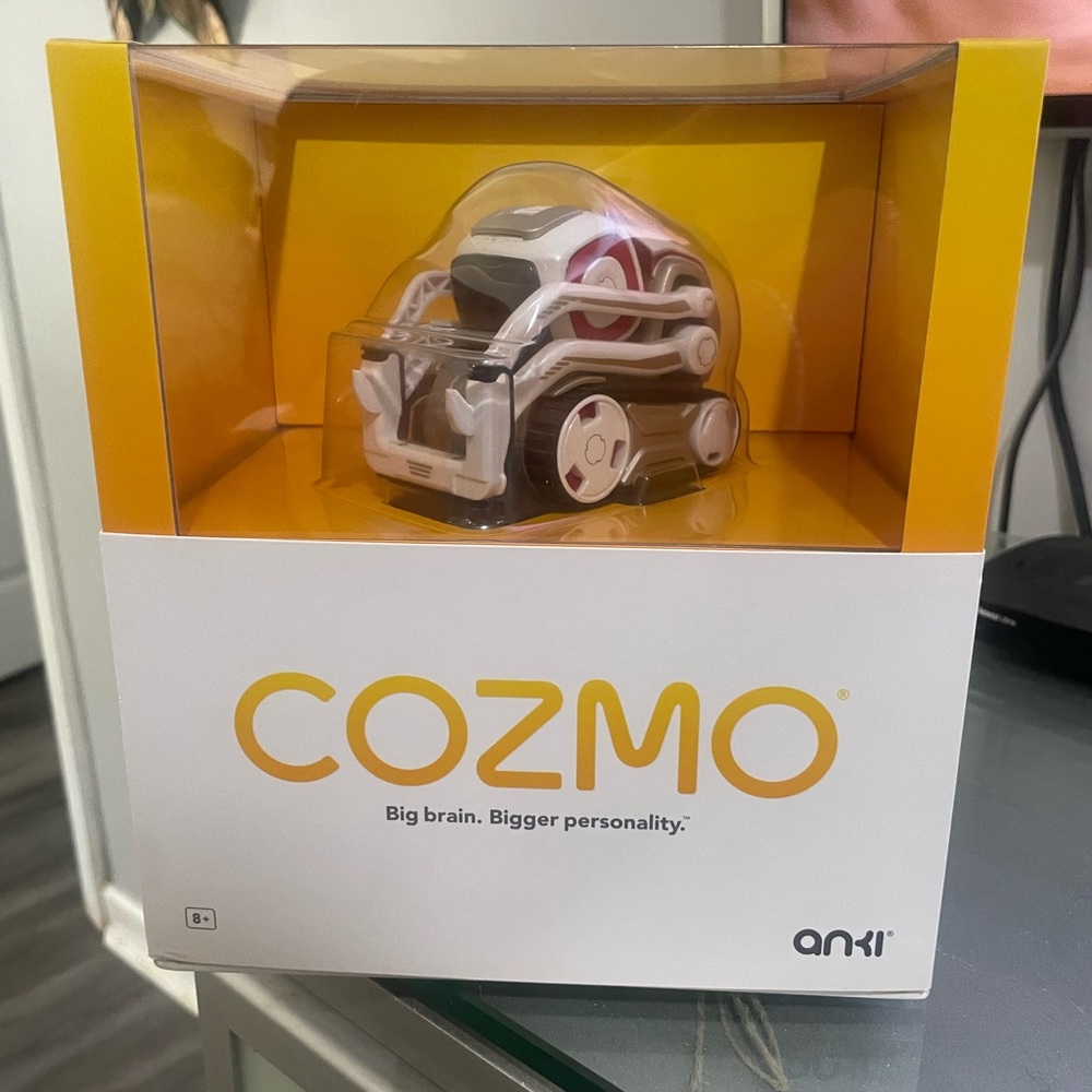 Cozmo Robot. ONLY HAS 2 BLOCKS.